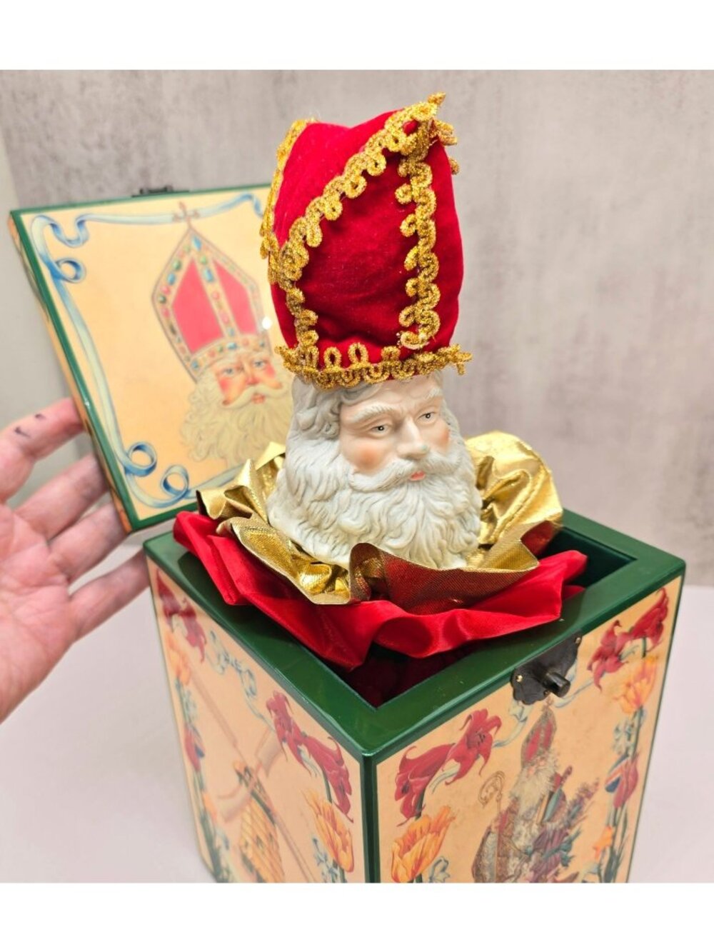 Vintage Dutch St. Nicholas Jack-in-a-Box Music Box Santa Figurine CM2343